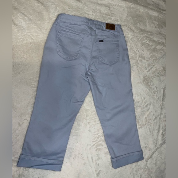 NWT Lee Mid-Rise Blue Dust Regular Fit Capri/Cropped Jeans 10M - Picture 2 of 7